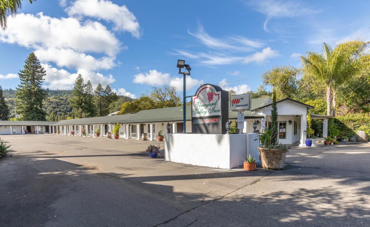 Vineyard Valley Inn Cloverdale Extérieur photo