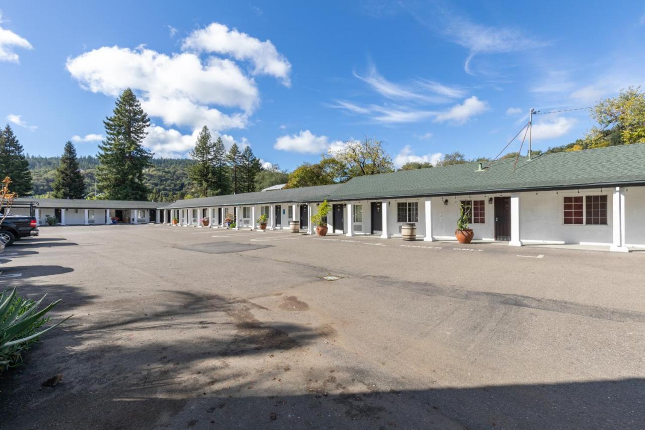 Vineyard Valley Inn Cloverdale Extérieur photo