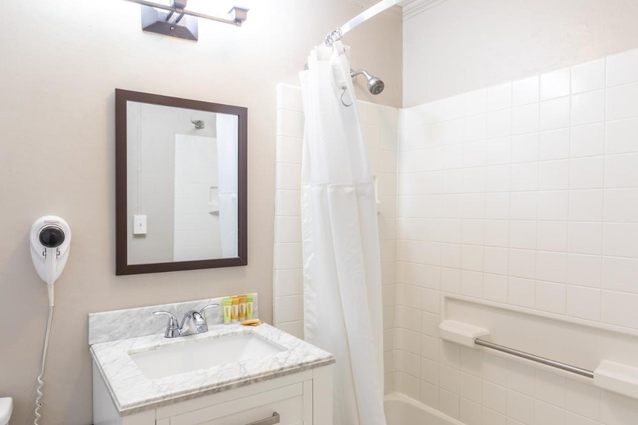 Vineyard Valley Inn Cloverdale Extérieur photo