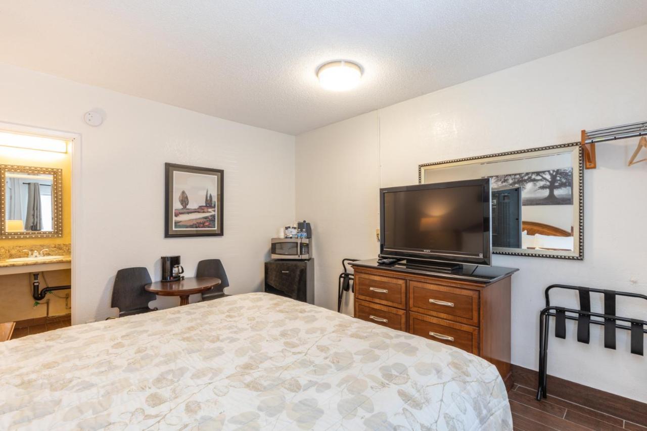 Vineyard Valley Inn Cloverdale Extérieur photo