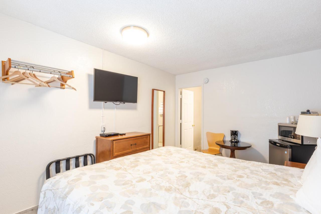 Vineyard Valley Inn Cloverdale Extérieur photo