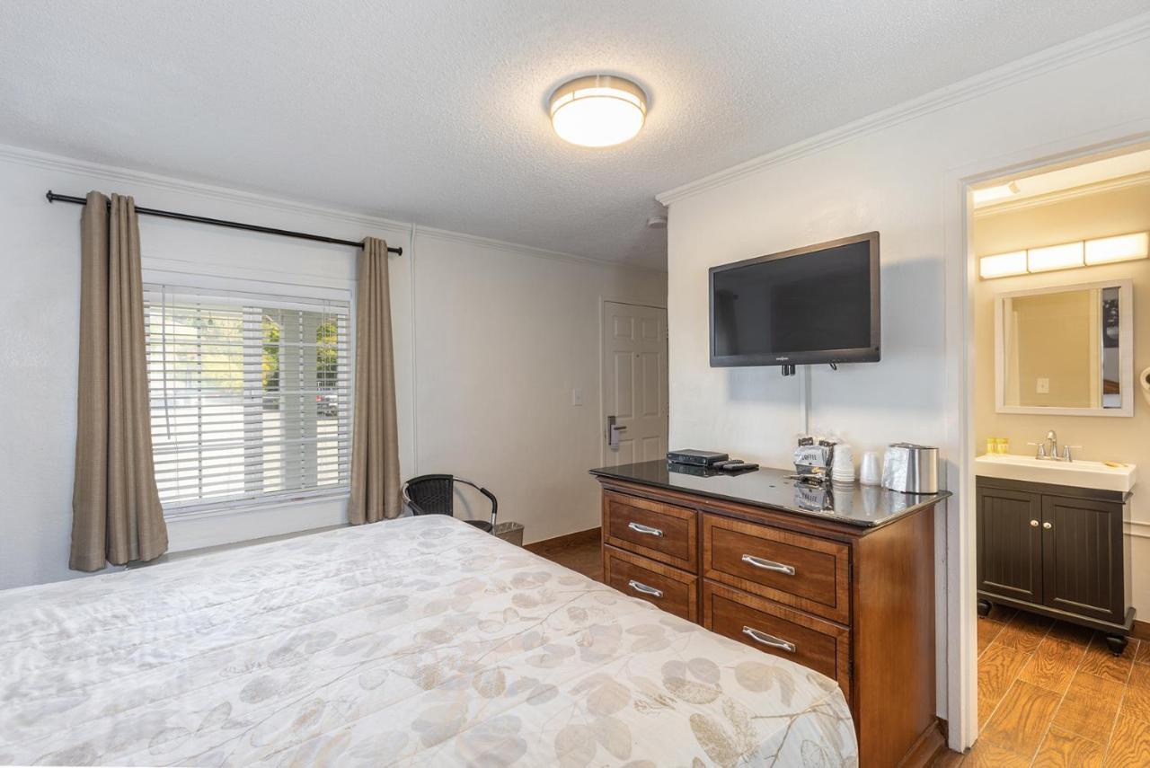 Vineyard Valley Inn Cloverdale Extérieur photo