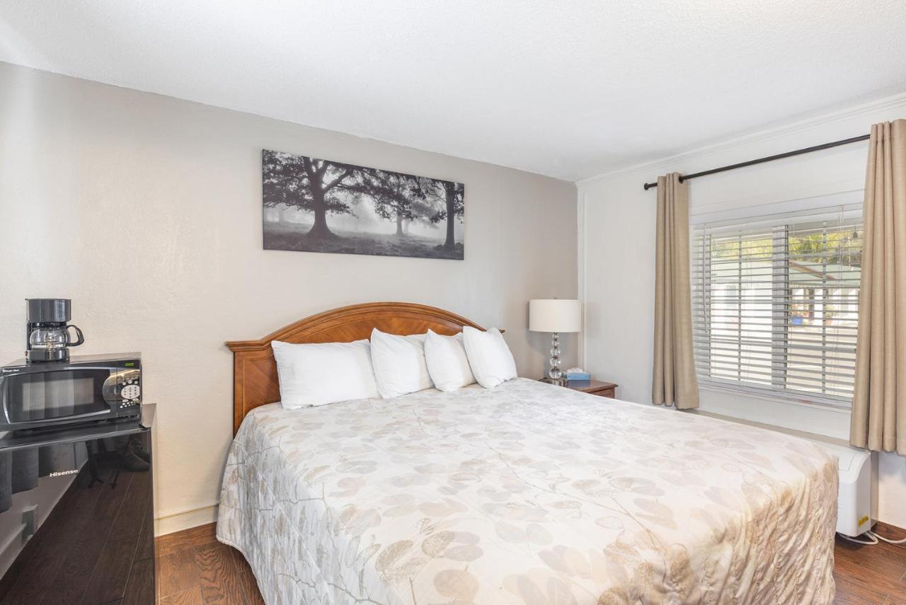 Vineyard Valley Inn Cloverdale Extérieur photo
