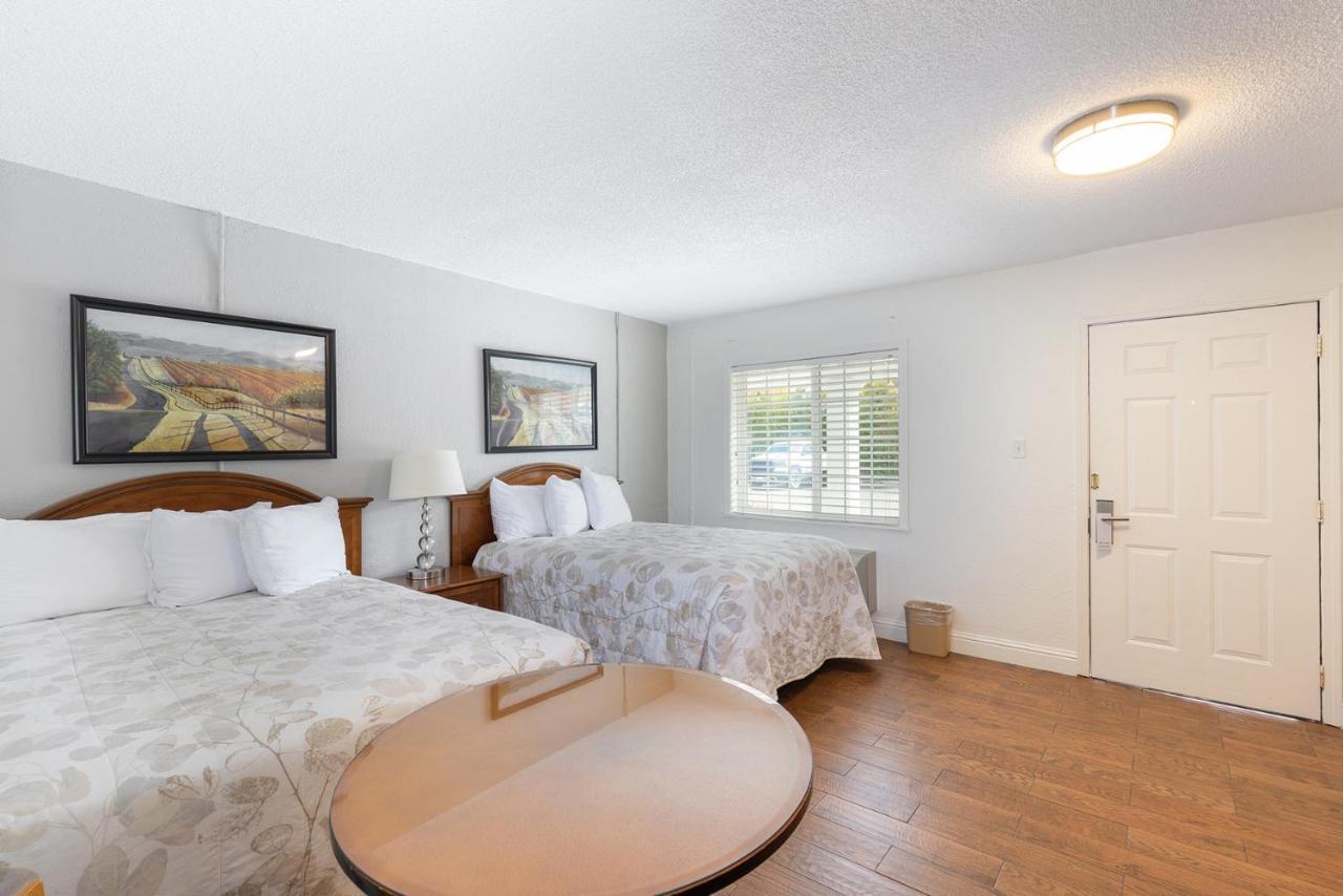 Vineyard Valley Inn Cloverdale Extérieur photo