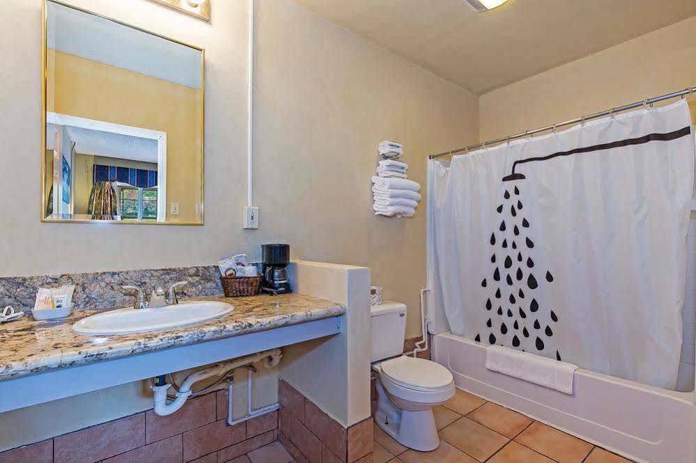 Vineyard Valley Inn Cloverdale Extérieur photo